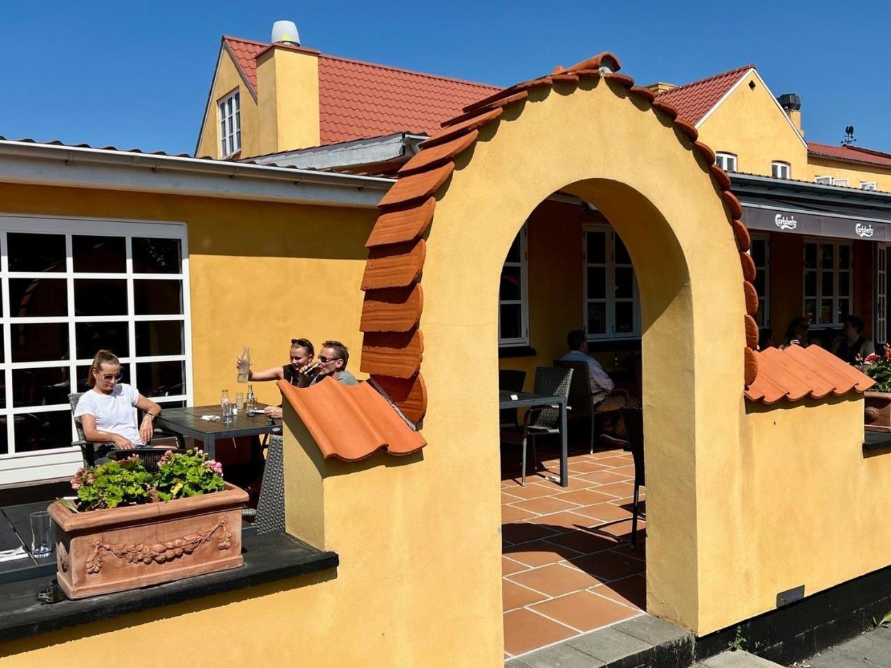 Oro Kro & Hotel Luaran gambar